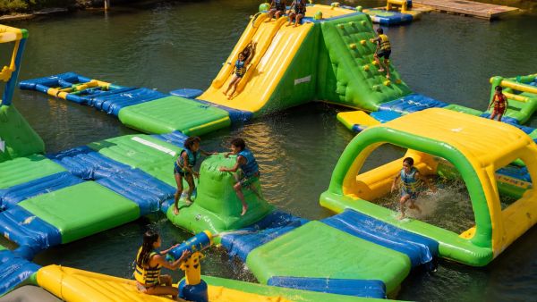 Animer les enfants avec des jeux d'eau pour un camping réussi