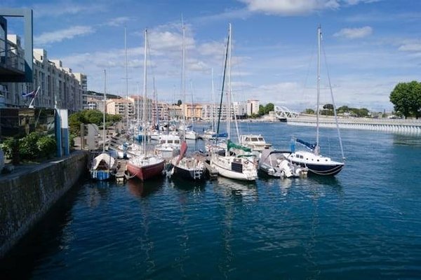 Découvrez le Charme du Camping 4 étoiles à Sète, Hérault: Votre Prochaine Escapade Idyllique