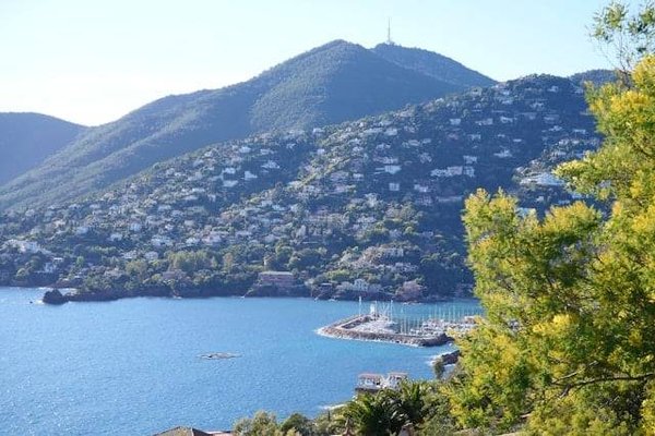 Découvrez les Meilleurs Campings Var 4 Étoiles en Bord de Mer pour des Vacances Inoubliables